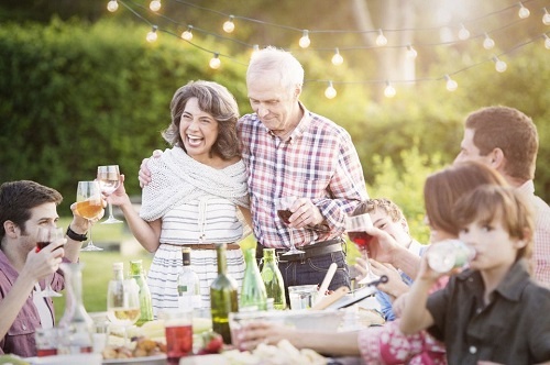 Here Is How You Can Plan An Amazing Anniversary Party For Your Parents