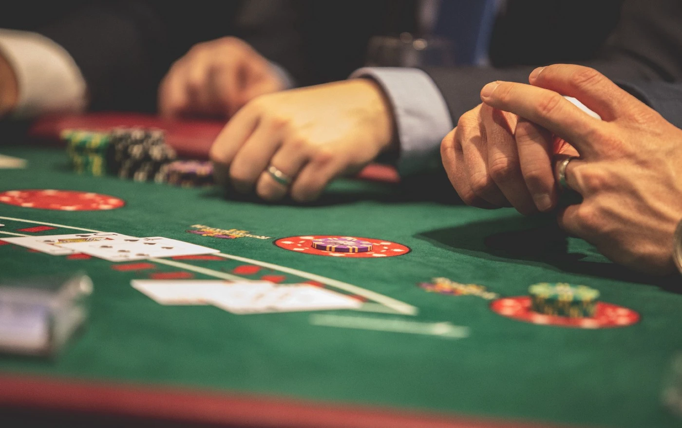 Do professional casino players pay taxes for their winnings