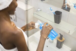 Pros & Cons of Using Hydrogen Peroxide as Mouthwash